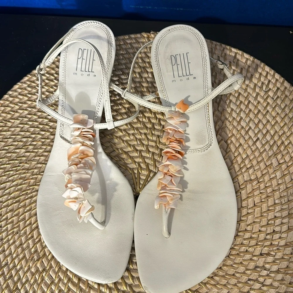 Women’s Pelle Moda White Shell Embellished Thong Sandals Size 10